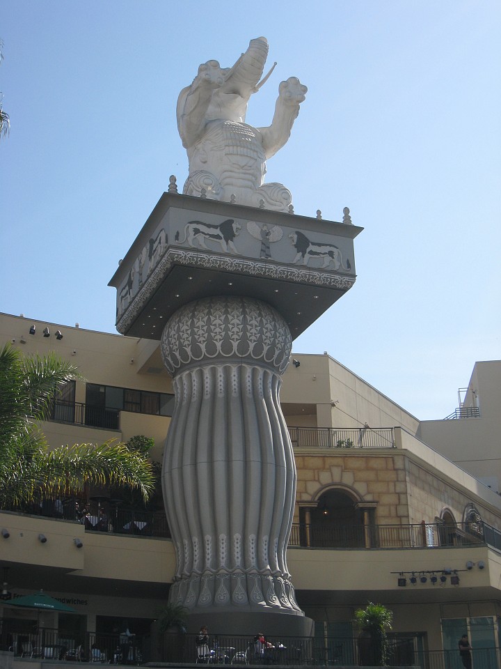 1361 California 2008-03 LA Scene.jpg - A visit to the Los Angeles California area in March of 2008. Activities ranged from Monets at the Getty, street hawkers at Venice Beach, movie look-alikes at Grauman's Chinese Theatre, to the Mission at San Juan Capistrano.